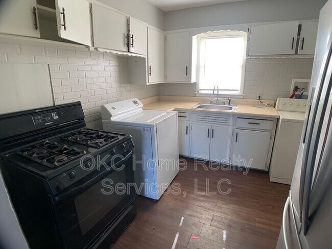 Foto del edificio - 6120 NW 55th St