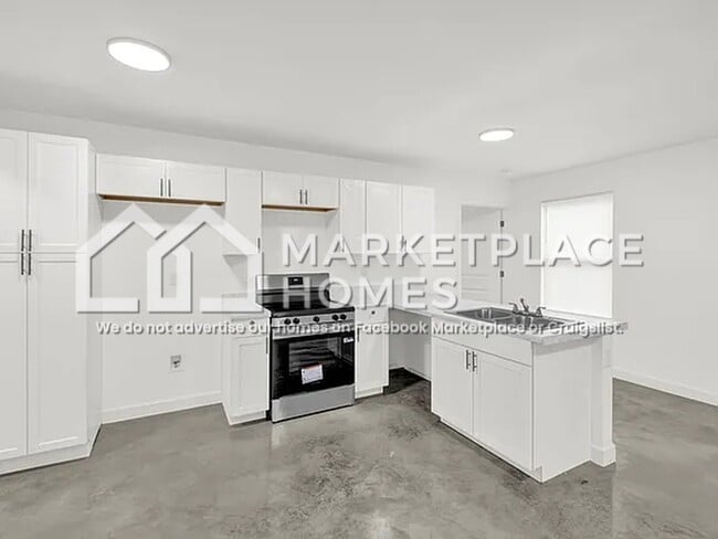 Building Photo - 851 Kippley St