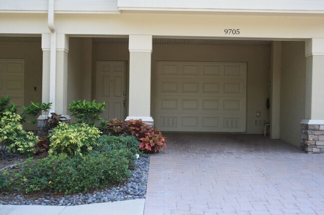 Foto del edificio - Beautiful Townhome on Peaceful Conservatio...