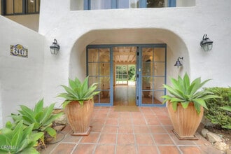 Building Photo - 2607 Puesta del Sol