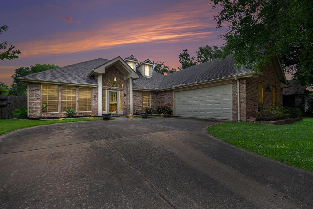 Foto principal - 1813 Oakwood Dr E