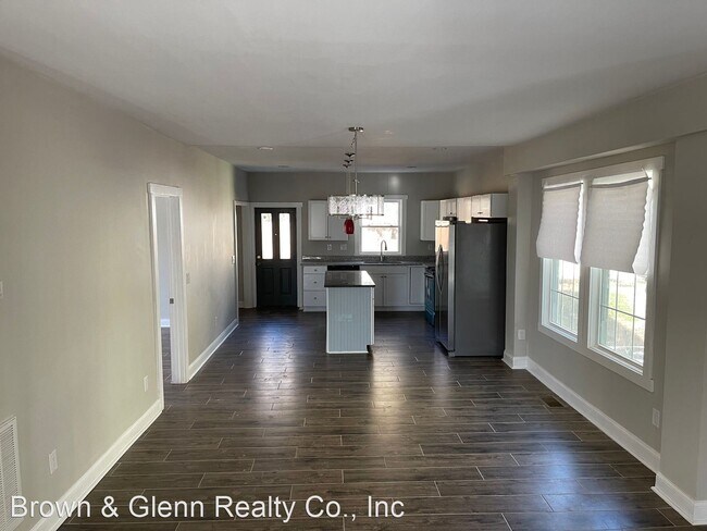 Building Photo - 5 br, 3.5 bath House - 604 S Church Street