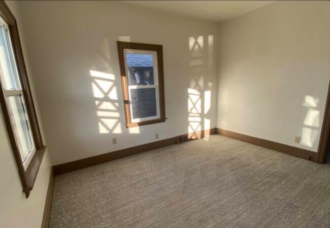 Foto del edificio - 334 N Covell Ave