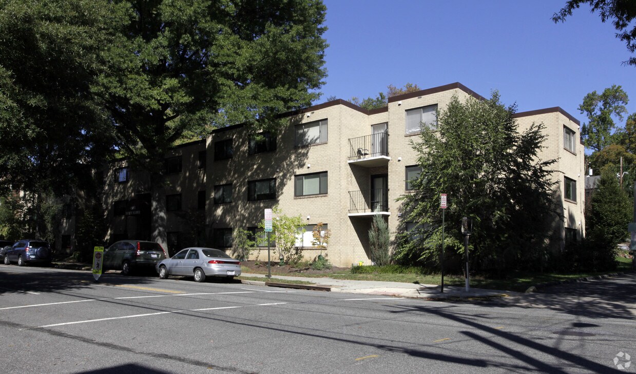 4555 MacArthur Blvd NW, Washington, DC 20007 Apartments in Washington