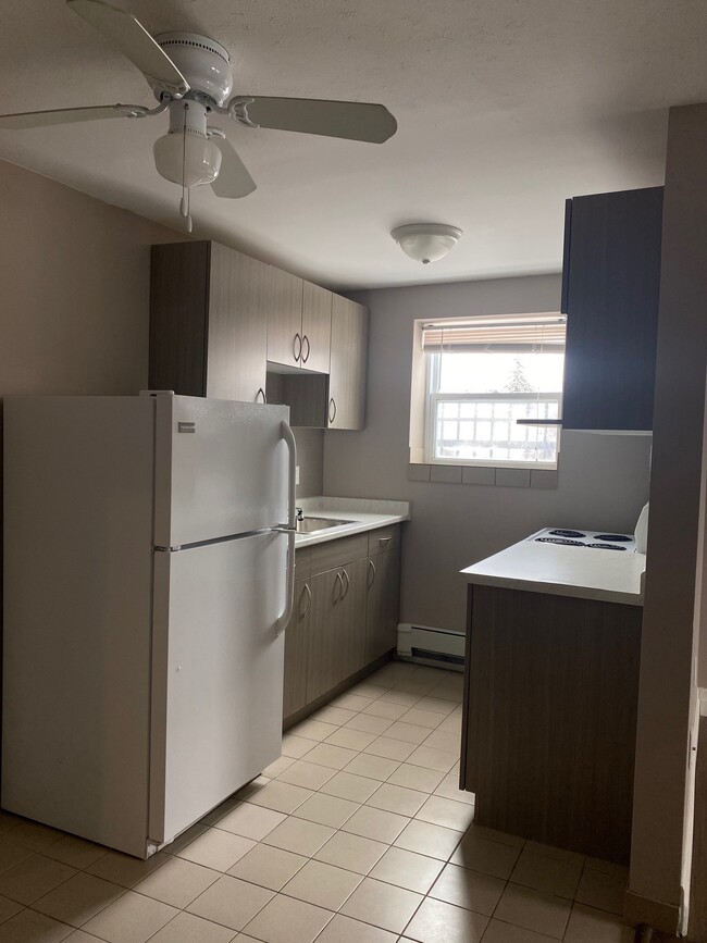 Photo du bâtiment - ONE BEDROOM APARTMENT ON TRAFALGAR ST., BESIDE KIWANIS PARK
