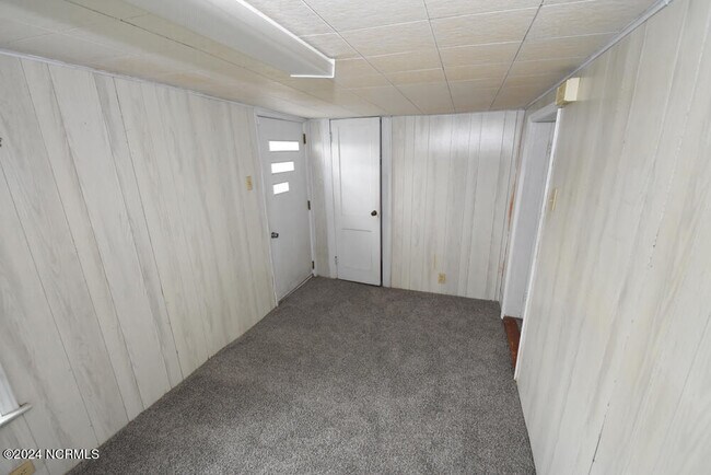 Building Photo - 226 Davenport Farm Rd