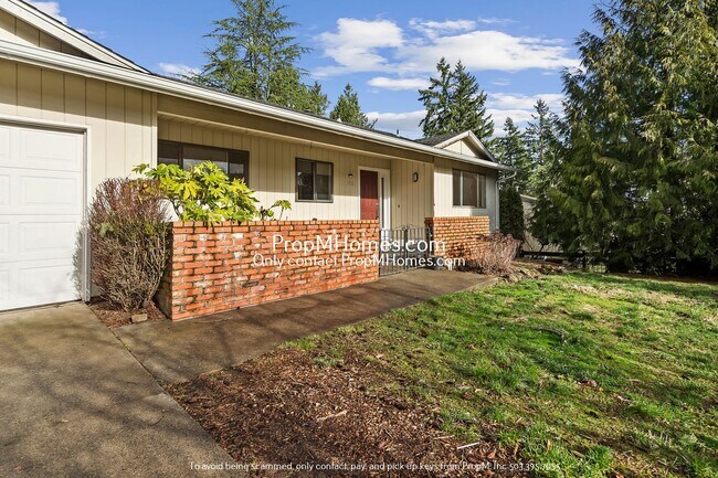 Building Photo - Updated Five Bedroom Home In Palisades!