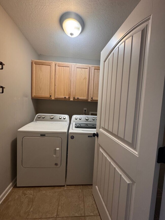 Foto del edificio - Beautiful 3 Bedroom, 2 Bath Home with 2-Car Garage!