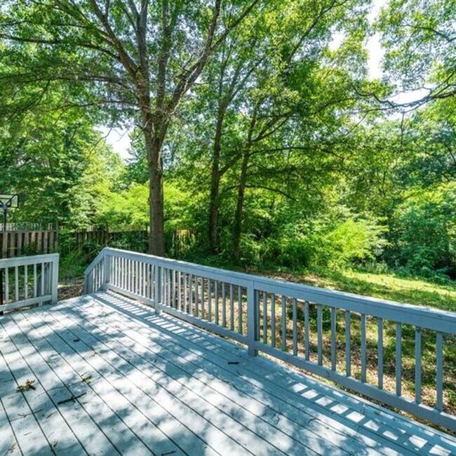 Building Photo - Charming 3-Bed, 1.5-Bath Home in Highly De...