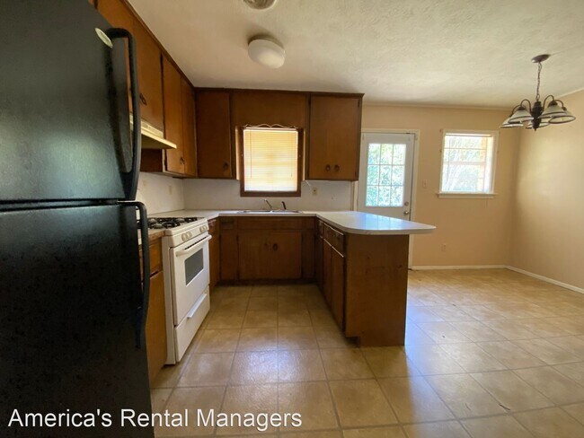 Building Photo - 3 br, 2 bath House - 443 Upton Road