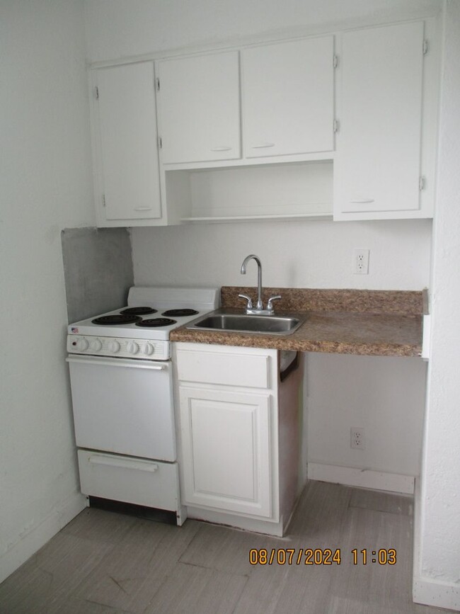 Building Photo - Ocean Front Studio with Utilities and Inte...