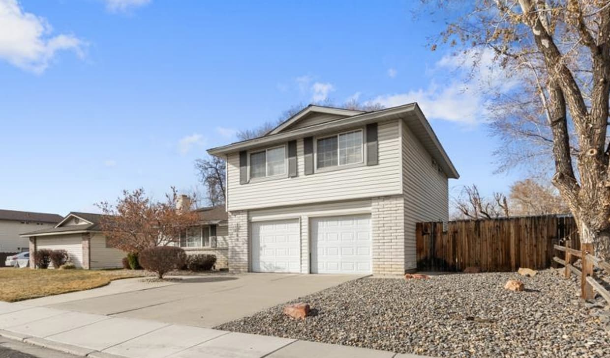 Building Photo - Prime Location Near Shopping & Freeway Access