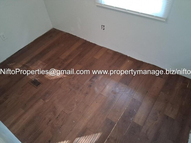 Foto del edificio - 5612 Aenon Ln