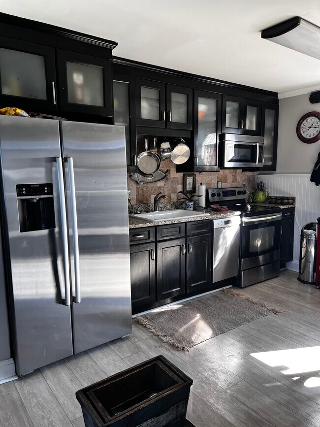 Foto del edificio - 2306 Emerald Dr