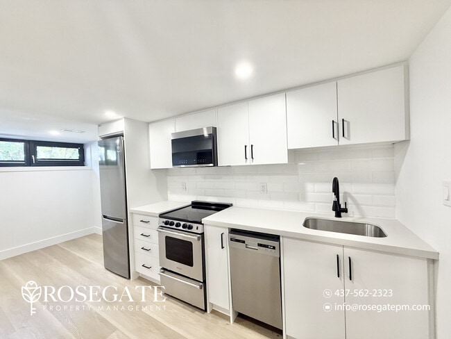 Building Photo - Cozy 1-Bedroom Basement Apartment with Hea...
