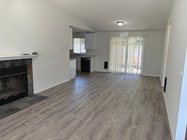 Sala de estar y comedor - 1908 87th Avenue Ct W