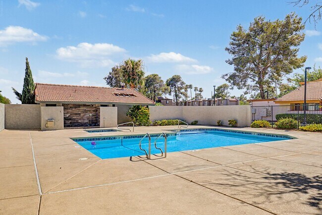 Foto del edificio - *2 WEEKS FREE RENT**HCVP considered*DOWNSTAIRS 1BD 1BA CONDO!