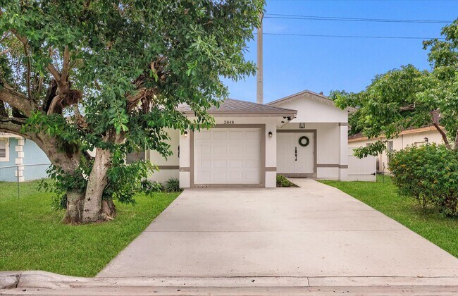 Building Photo - 2848 NW 9th Pl