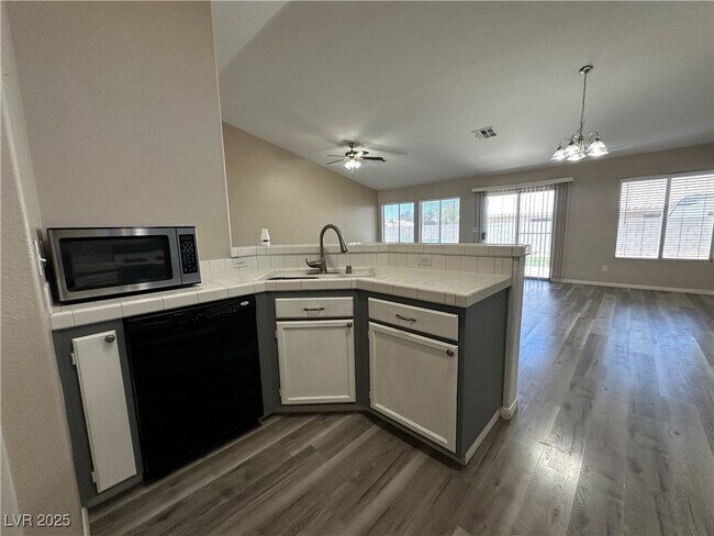 Foto del edificio - 1616 Watercreek Dr