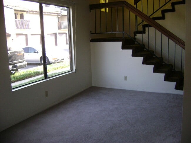 Building Photo - 1314 W Apricot Ave