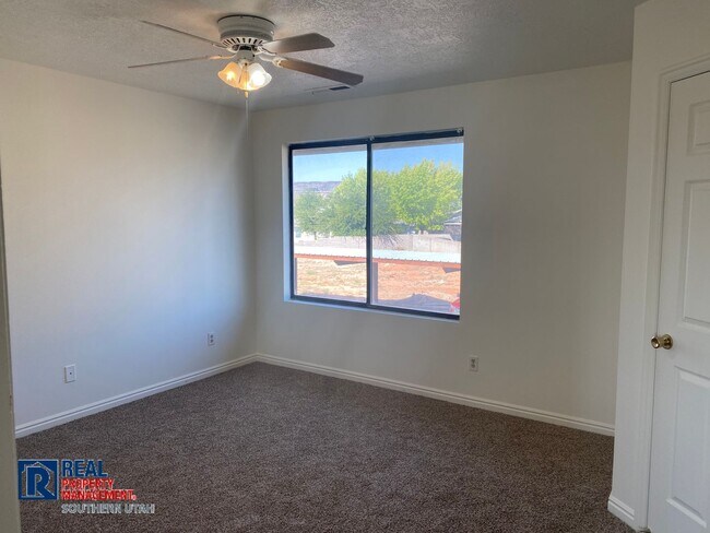 Foto del edificio - Townhome near Dixie State University