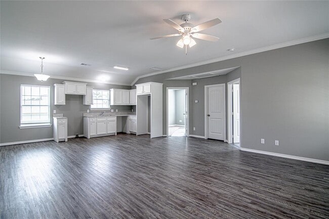 Building Photo - 100 Shorewood Dr