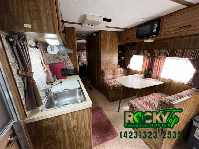 Building Photo - 496 Pearl Ln