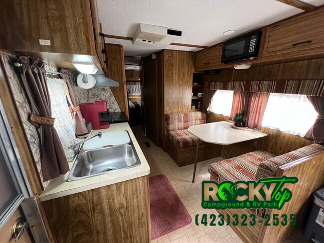 Foto del edificio - 496 Pearl Ln