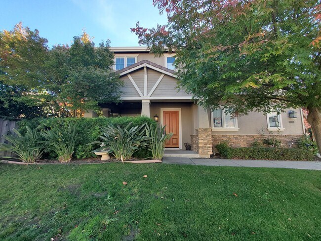 Foto del edificio - $1,000 MOVE IN SPECIAL!!! STUNNING SPACIOUS 5 BEDROOM HOME IN CRYSTAL RANCH!!