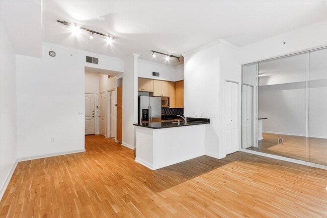 Stylish Studio Apartment w/ Top-Notch Amen... - Stylish Studio Apartment w/ Top-Notch Amen...