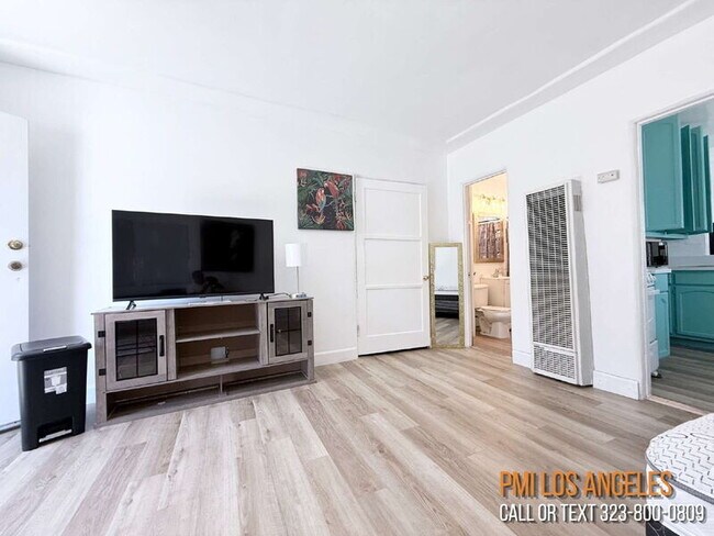 Foto del edificio - 6914 1/2 Main Street