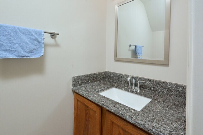 Building Photo - Charming Durham Townhome in Westgate Townes!