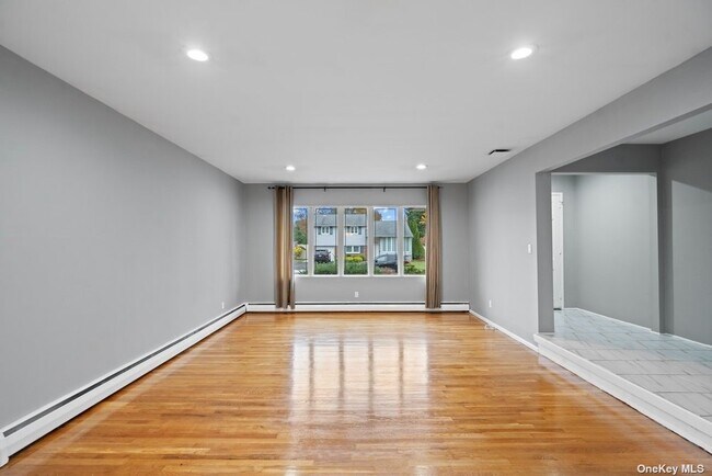 Building Photo - 18 Harriet Dr