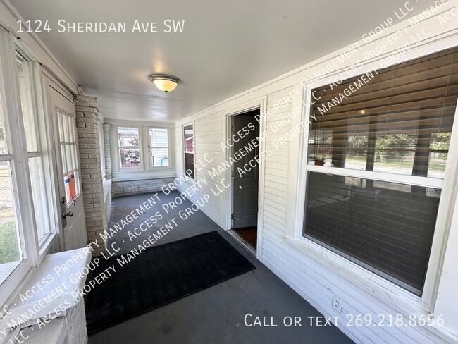 Building Photo - SW Side 3 Bedroom Home close to Schools