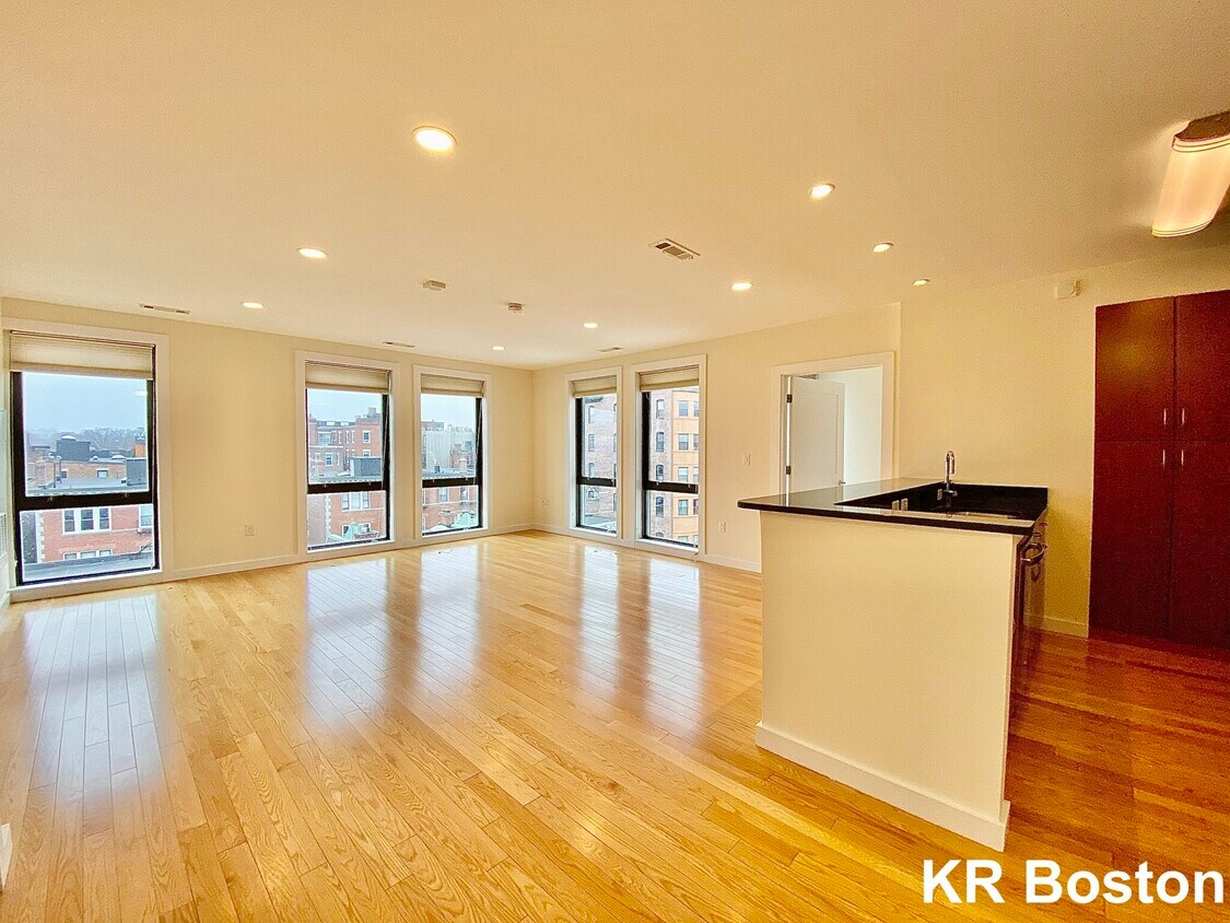 Primary Photo - 1 Buswell St