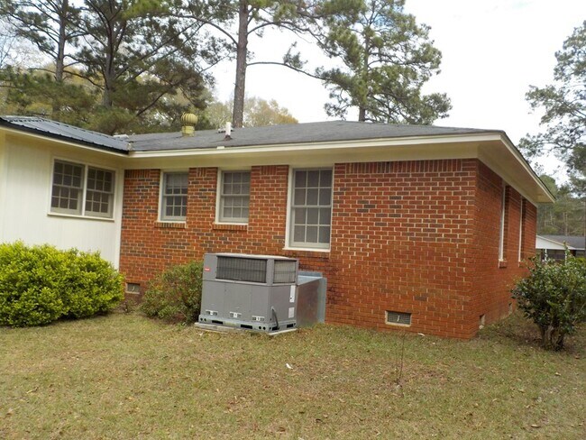 Building Photo - 137 Greer Ln