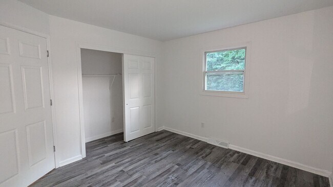 Foto del edificio - 3 bedroom, 1 bathroom home ready for move in!