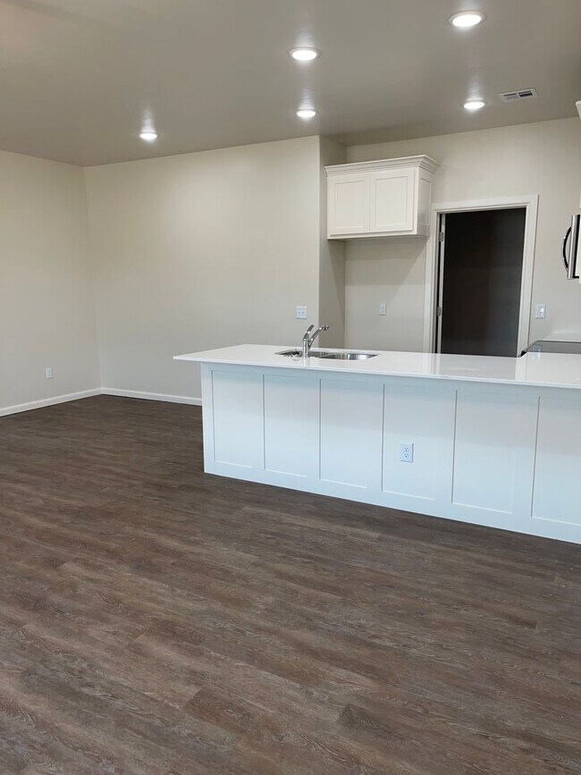 Foto del edificio - 3 bedroom duplex in Newcastle