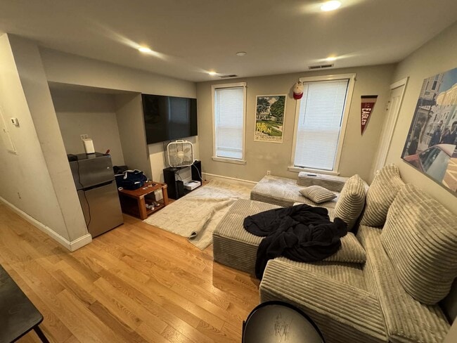 Building Photo - 190 L St