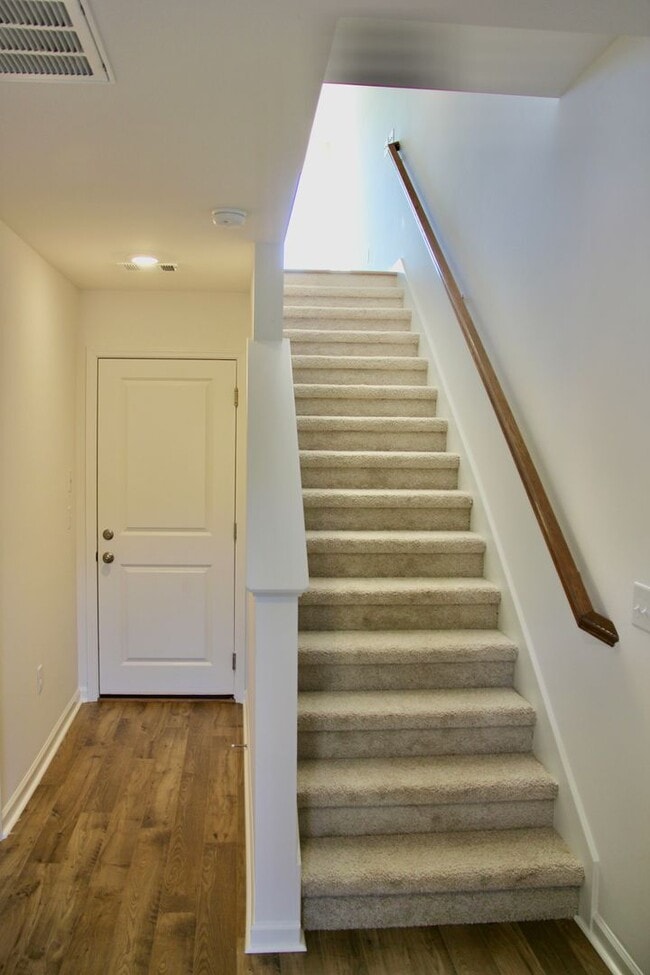 Foto del edificio - 466 Blair Rd