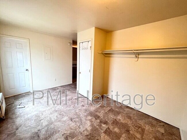 Building Photo - 813 E Huntsville Ave