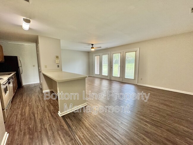 Foto del edificio - 6131 Meadow Rose Ln