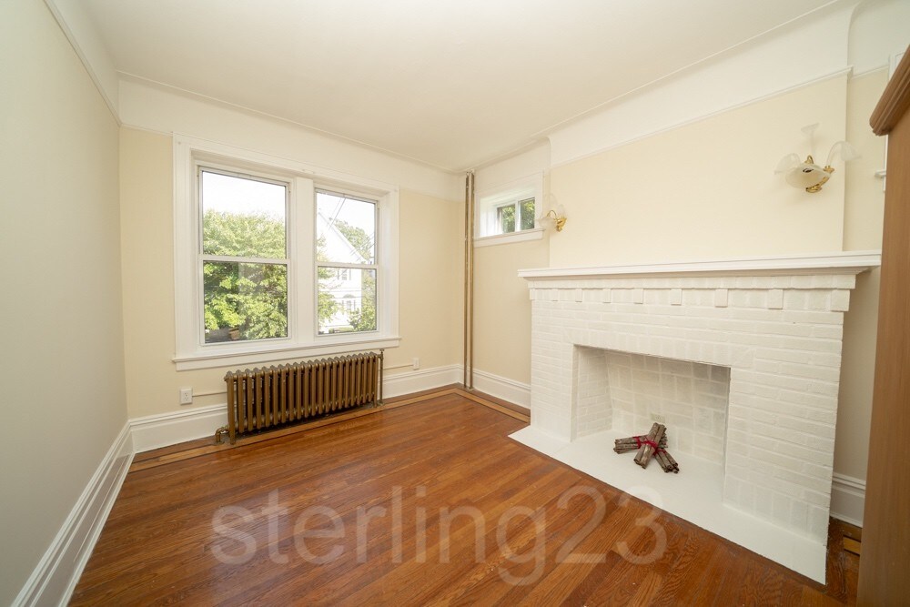 Primary Photo - 42-04 Ditmars Blvd