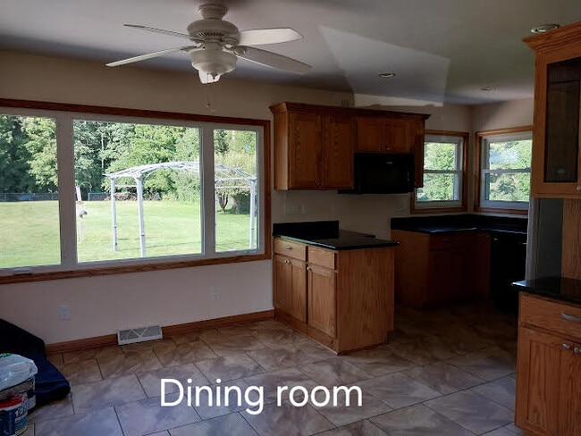 Dining room - 12006 7 1/2 Mile Rd