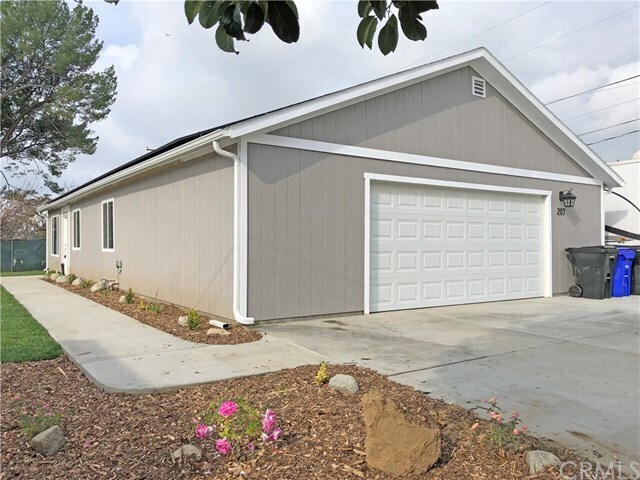 Primary Photo - 207 Sierra Pl
