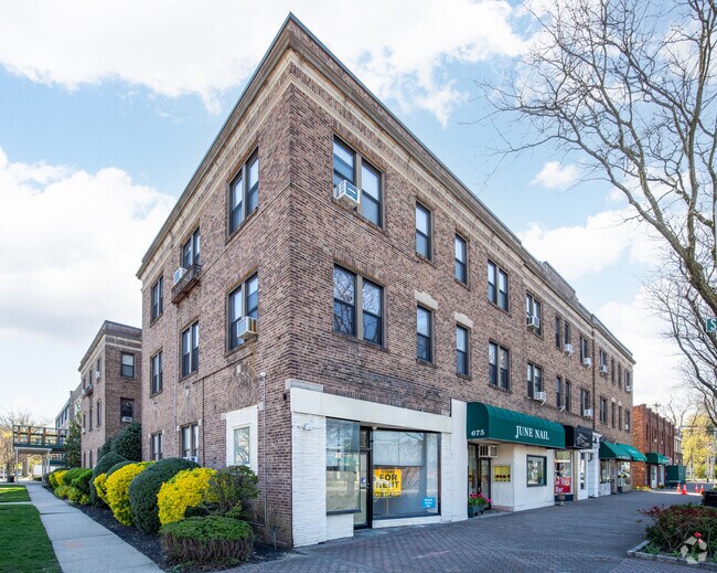 Building Photo - 222 7th St
