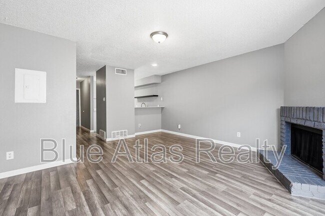 Foto del edificio - 8108 Foxfire Ln