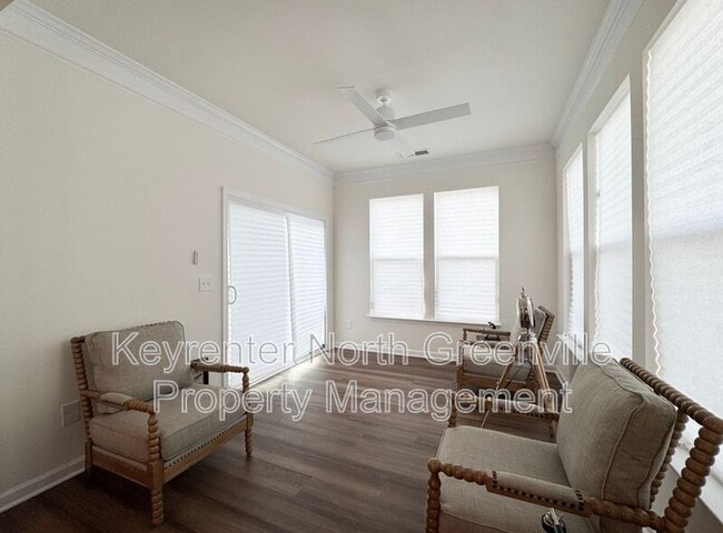 Foto del edificio - 612 Columbus Cir