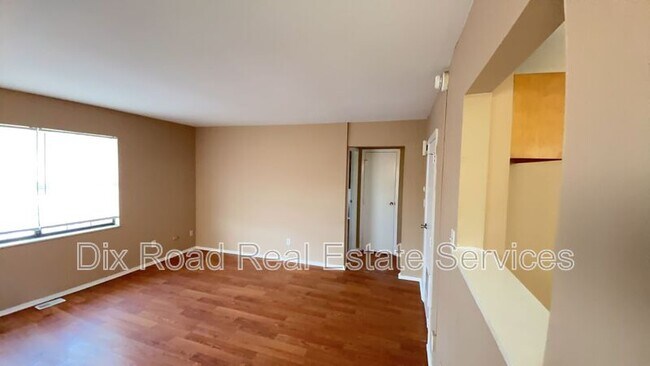 Building Photo - 5 N Sutphin St