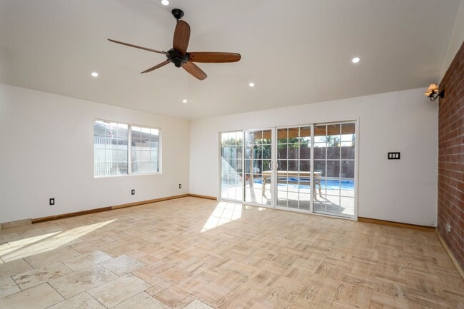 Building Photo - b10436